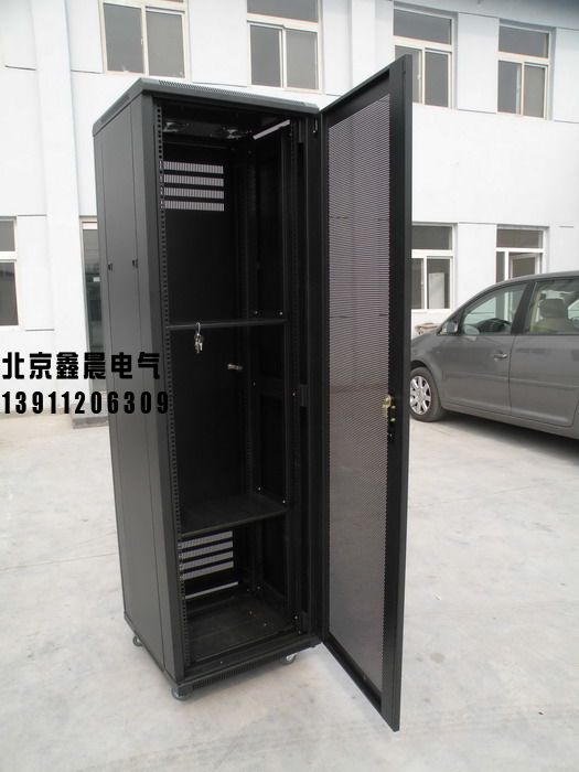 XC-4A九折型材仿威圖服務(wù)器機(jī)柜。4.jpg